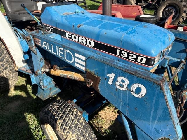Image of Ford 1320 equipment image 4