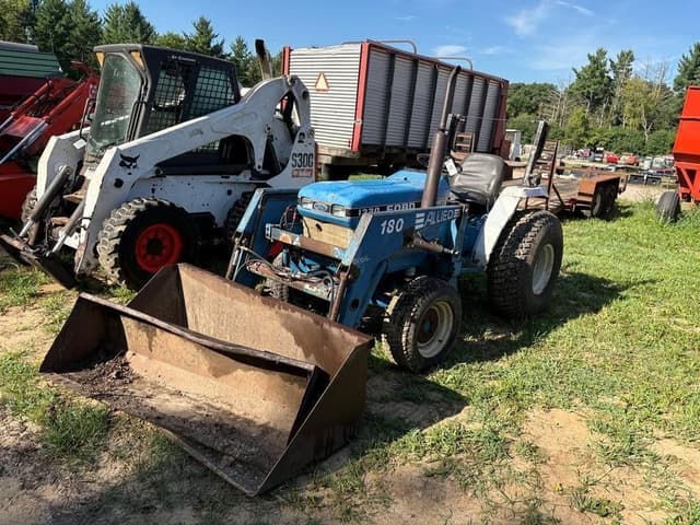 Image of Ford 1320 equipment image 1