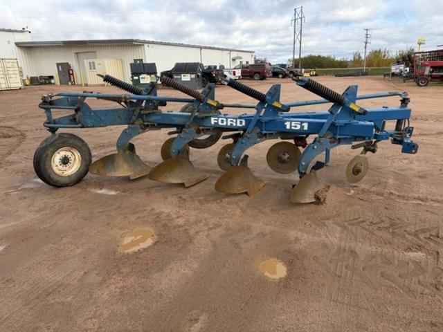 Image of Ford 151 equipment image 3