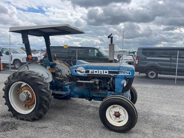 Image of Ford 3930 equipment image 3
