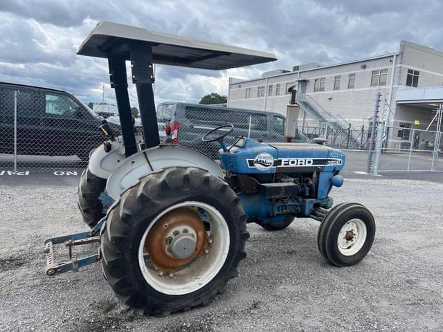 Image of Ford 3930 equipment image 2