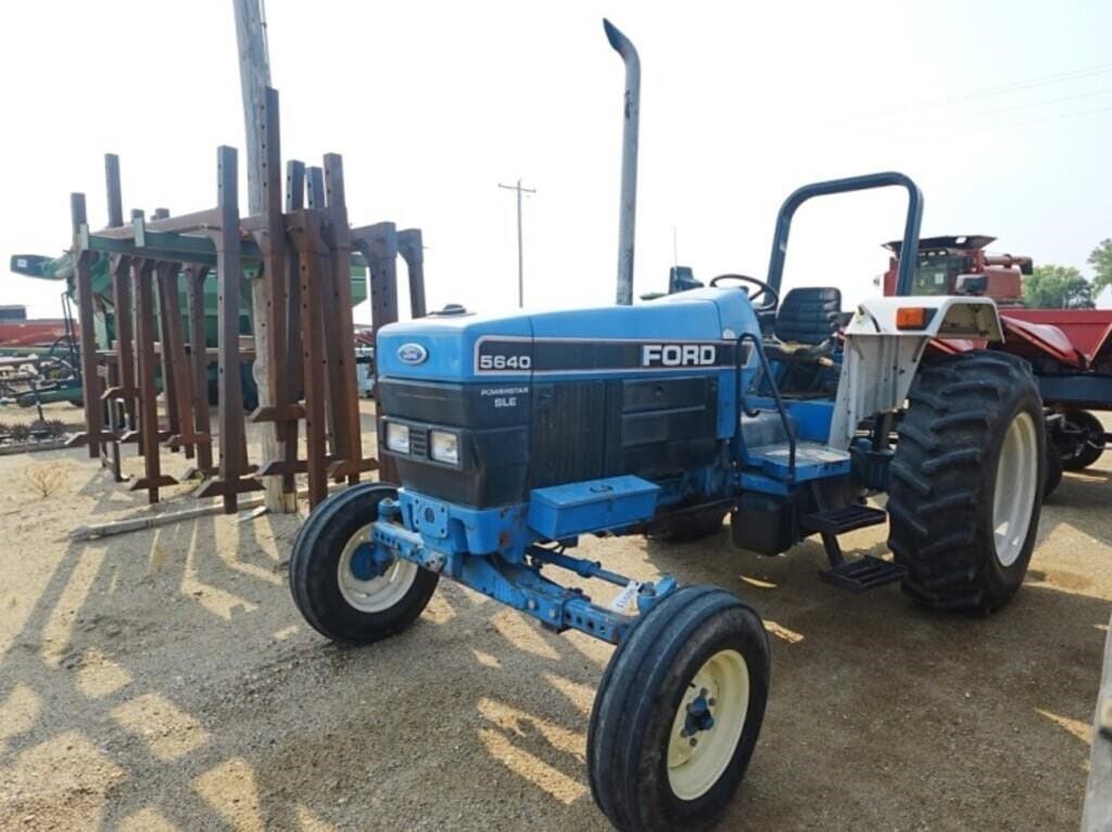1992 Ford 5640 Equipment Image0