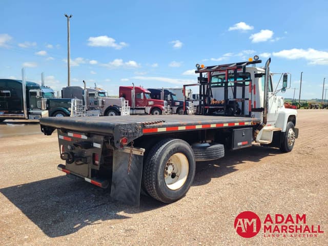 Image of Ford L8000 equipment image 3