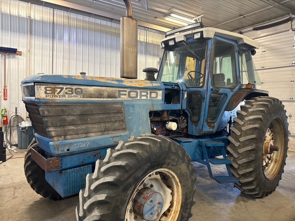 1992 Ford 8730 Equipment Image0
