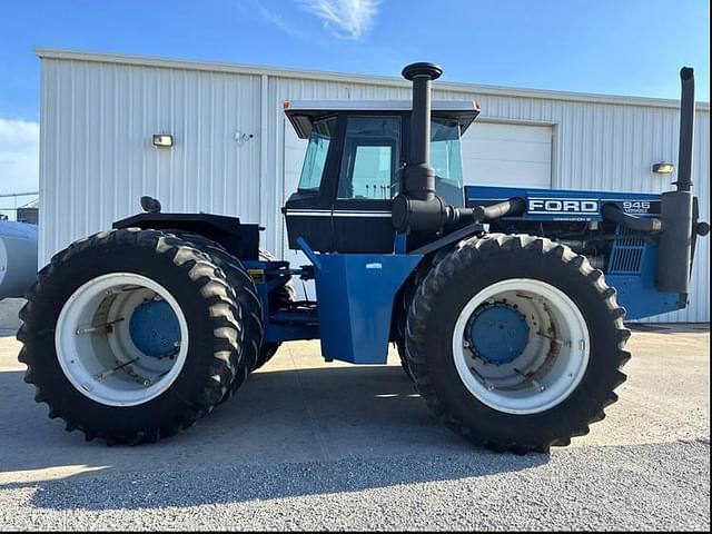 Image of Ford 946 equipment image 3