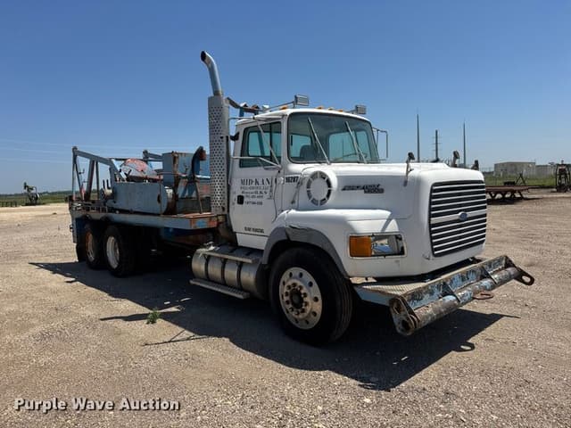 Image of Ford L9000 equipment image 2