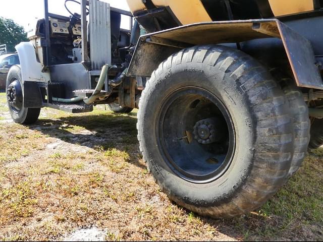 Image of Ford 700 equipment image 4