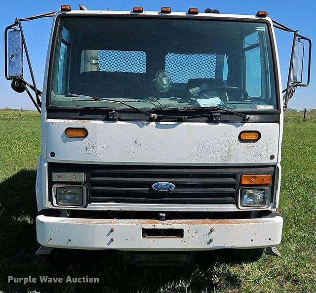 Image of Ford CF7000 equipment image 1