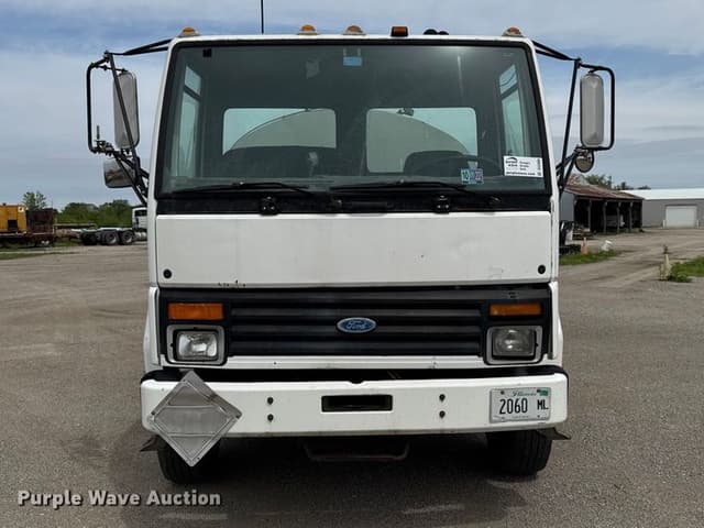 Image of Ford CF8000 equipment image 1