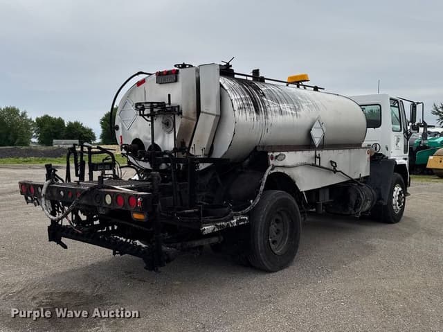 Image of Ford CF8000 equipment image 4