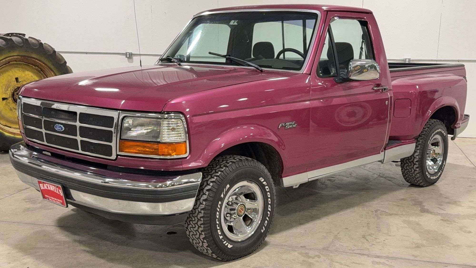 1992 Ford F-150 Equipment Image0