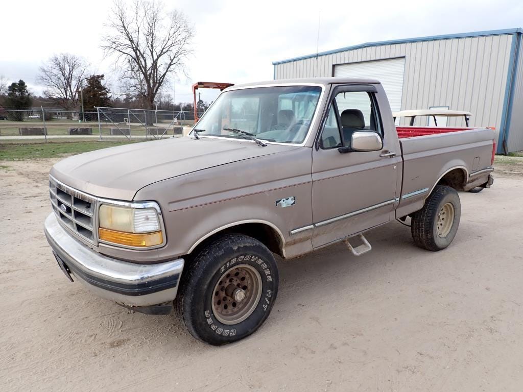 1992 Ford F-150 Equipment Image0