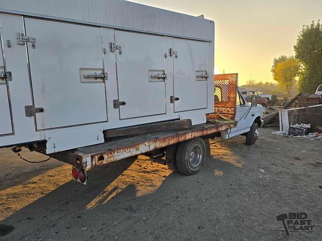 Image of Ford F-350 equipment image 4