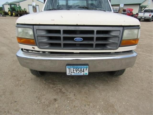 Image of Ford F-350 equipment image 2