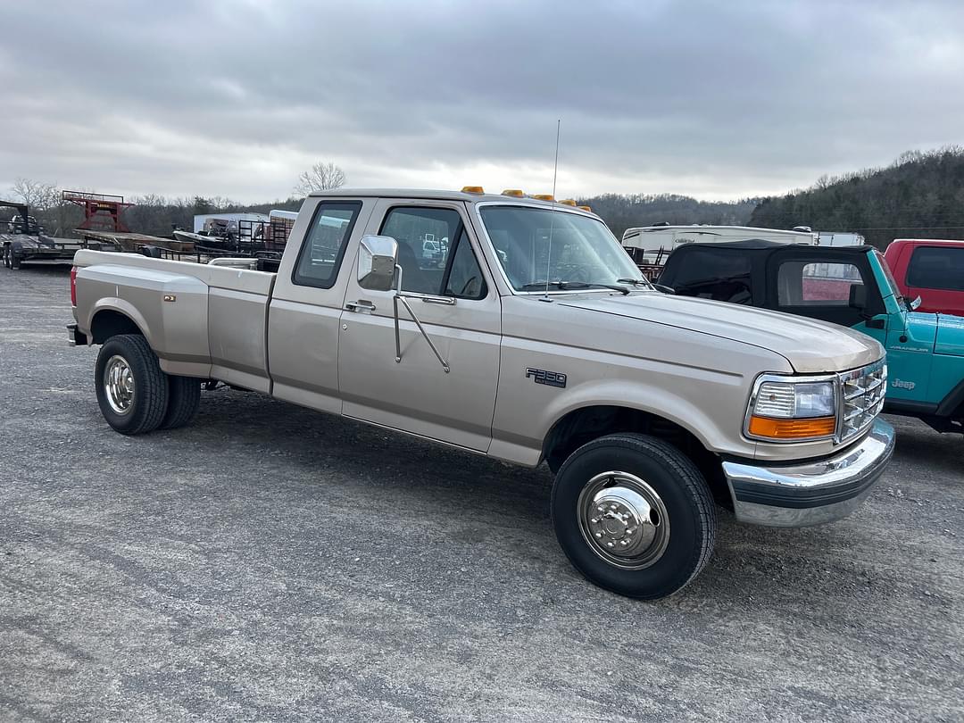 Image of Ford F-350 Primary image