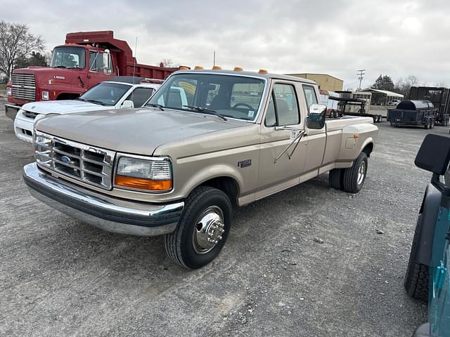 Image of Ford F-350 equipment image 1