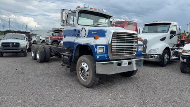 Image of Ford F-8000 equipment image 2