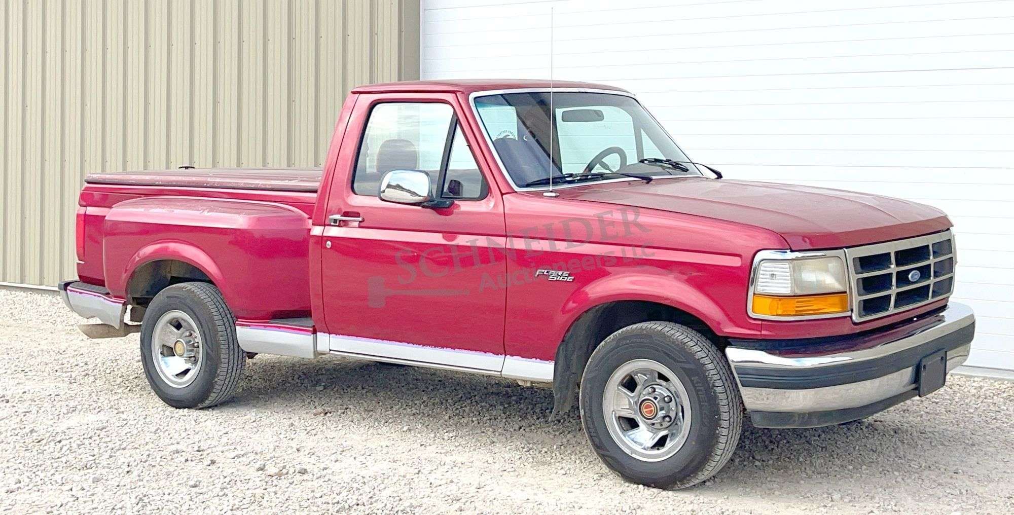 1992 Ford F-150 Equipment Image0