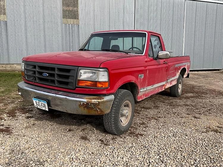 1992 Ford F-150 Equipment Image0
