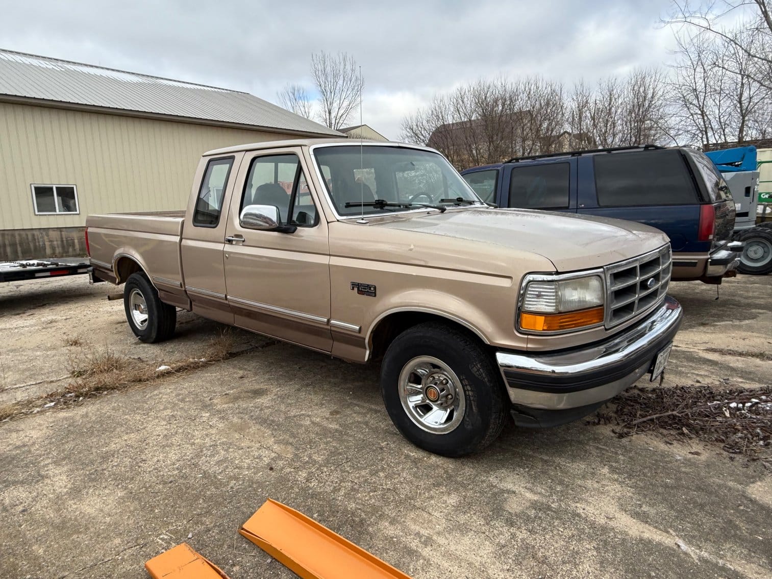 1992 Ford F-150 Equipment Image0