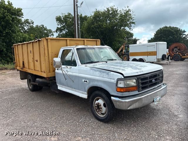 Image of Ford F-350 equipment image 2