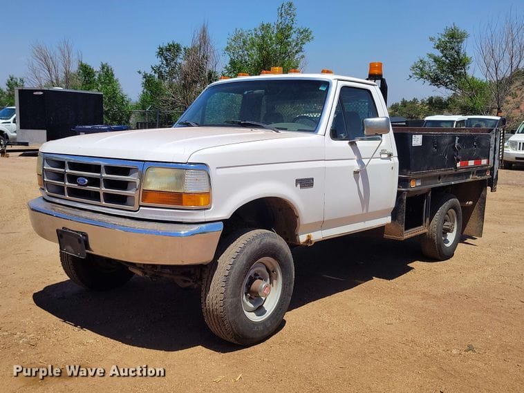 1992 Ford F-350 Equipment Image0