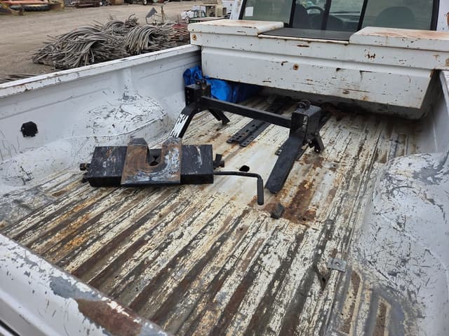 Image of Ford F-350 equipment image 4