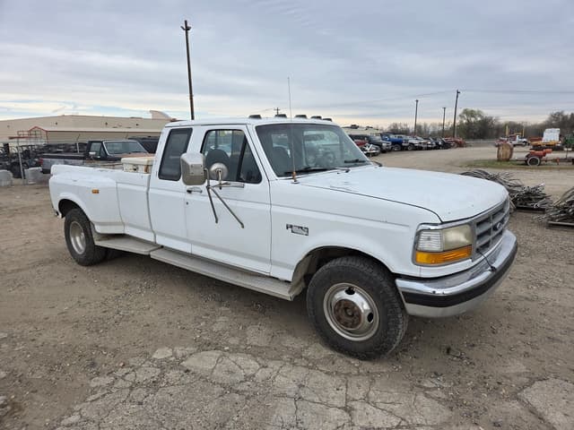 Image of Ford F-350 equipment image 2