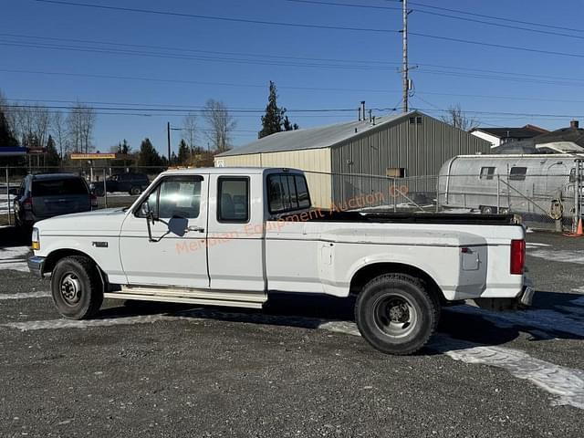 Image of Ford F-350 equipment image 2