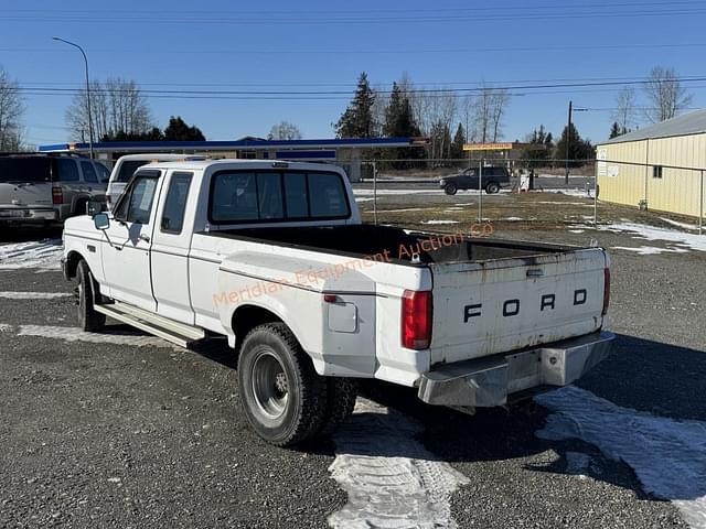 Image of Ford F-350 equipment image 3