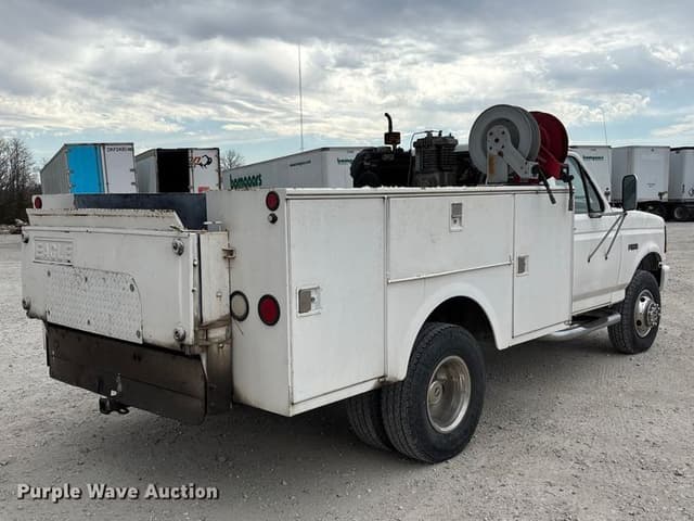 Image of Ford F-450 equipment image 4