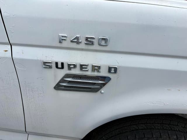 Image of Ford F-450 equipment image 4