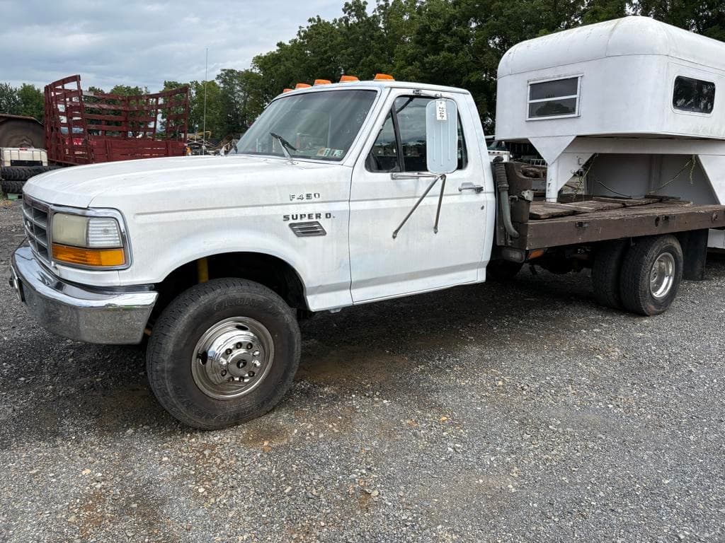 Image of Ford F-450 Primary image