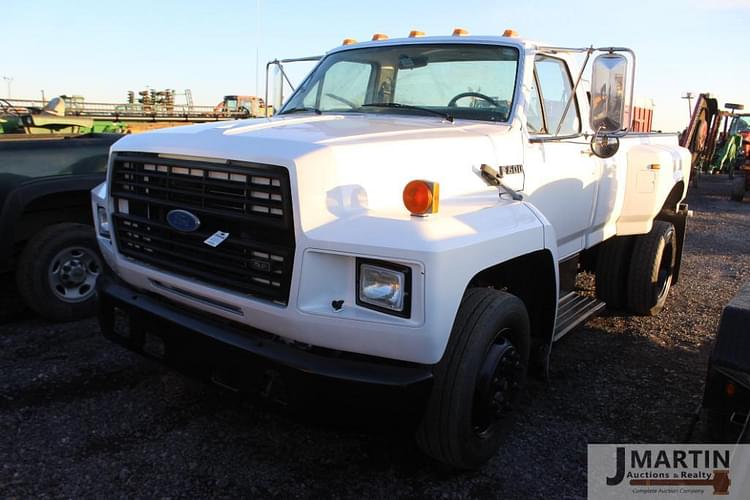 1992 Ford F-600 Equipment Image0