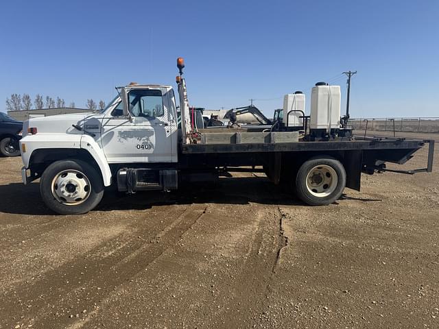 Image of Ford F700 equipment image 2