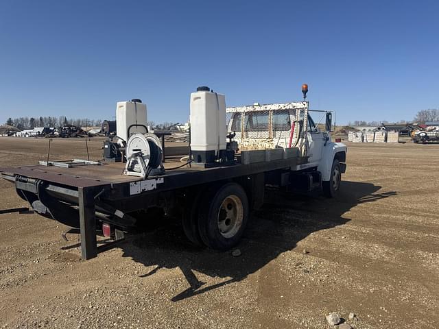 Image of Ford F700 equipment image 3