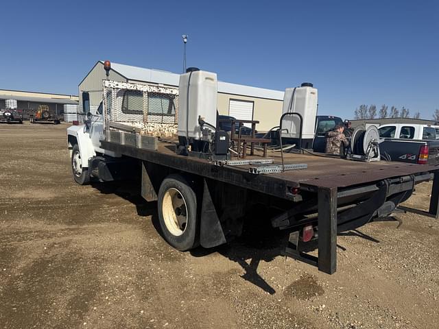 Image of Ford F700 equipment image 4