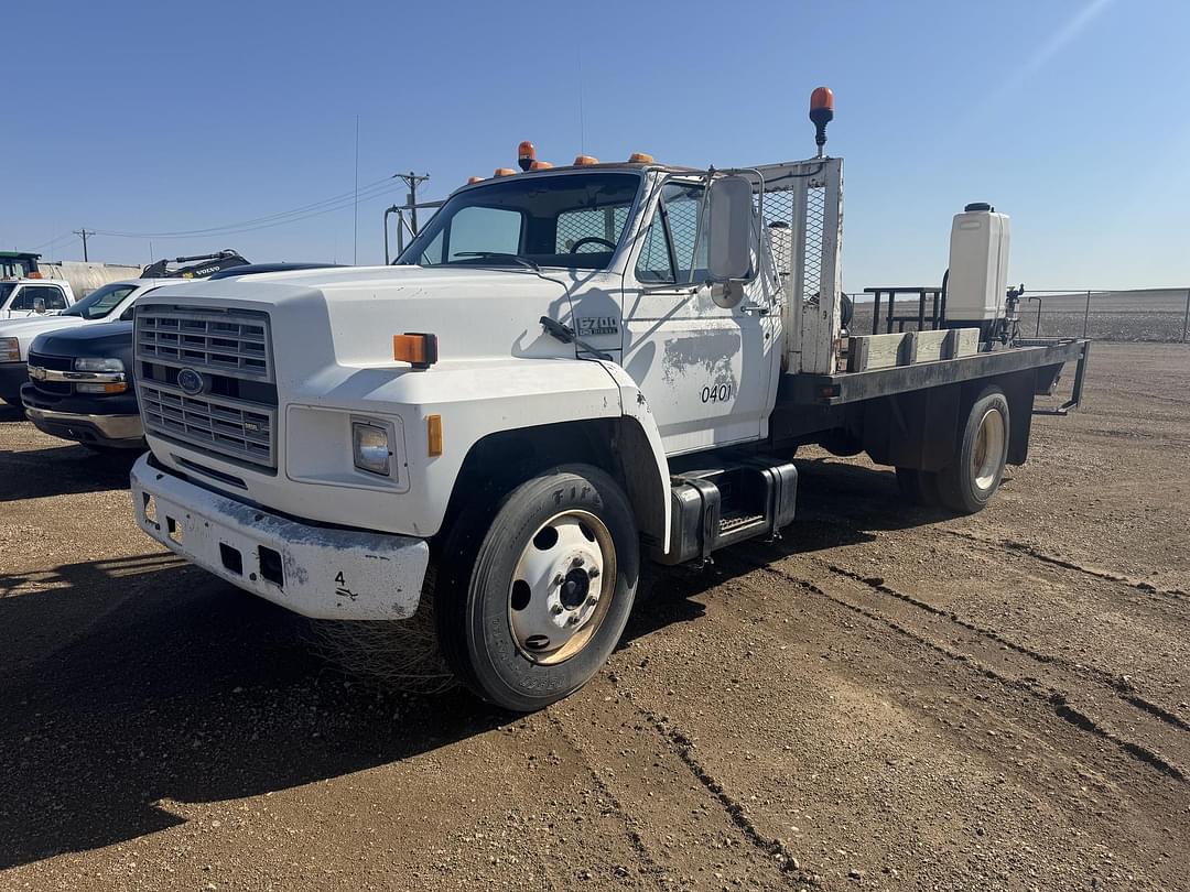 Image of Ford F700 Primary image