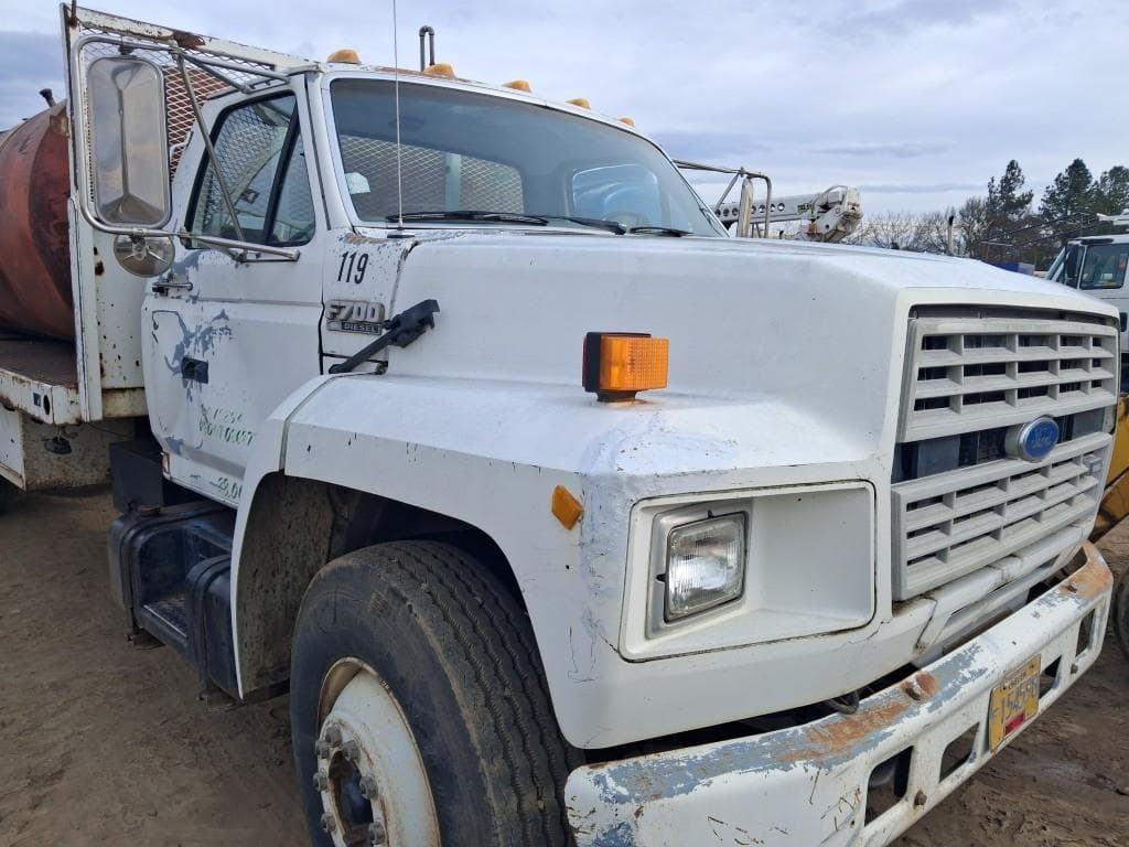 Image of Ford F-700 Primary image