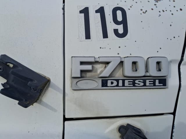 Image of Ford F-700 equipment image 2
