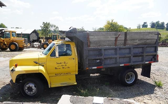 Image of Ford F700 equipment image 1