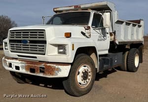 1992 Ford F-700 Image