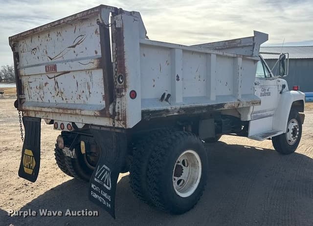 Image of Ford F-700 equipment image 4