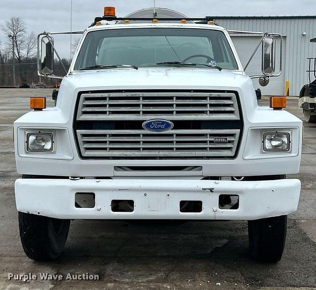 Image of Ford F-700 equipment image 1