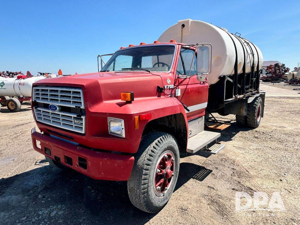 Image of Ford F-700 Primary image