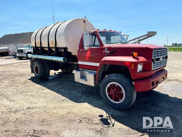 Image of Ford F-700 equipment image 4