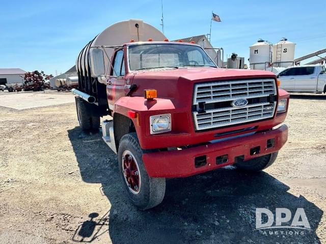 Image of Ford F-700 equipment image 3