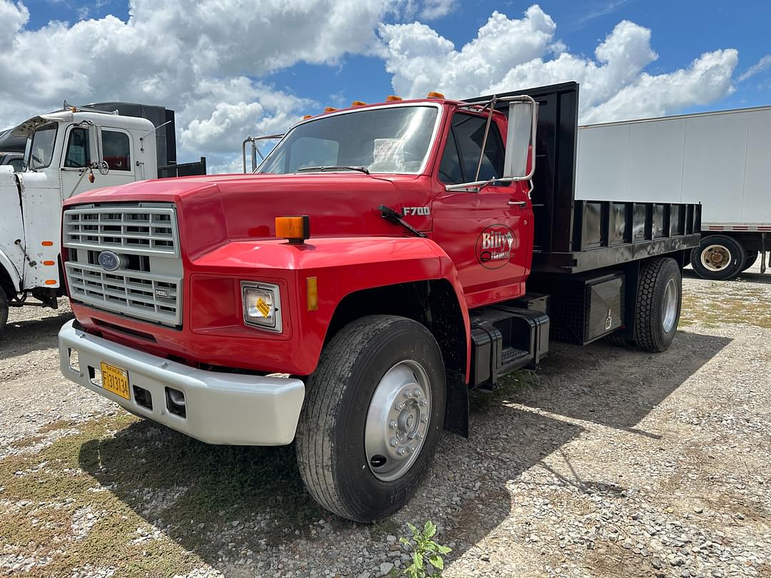 Image of Ford F-700 Primary image