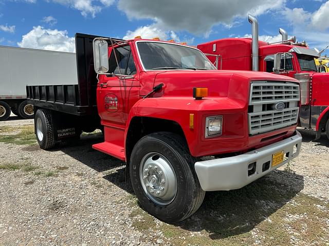 Image of Ford F-700 equipment image 1