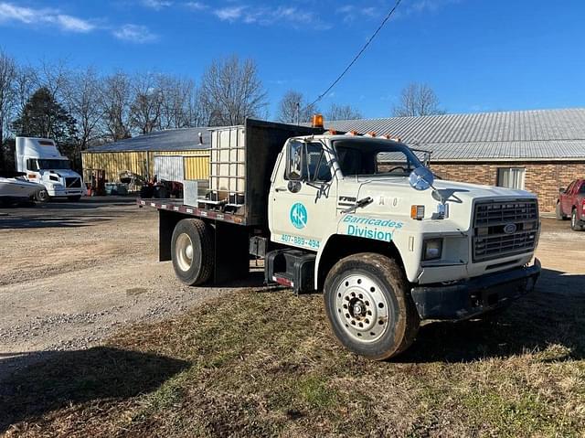 Image of Ford F-700 equipment image 1